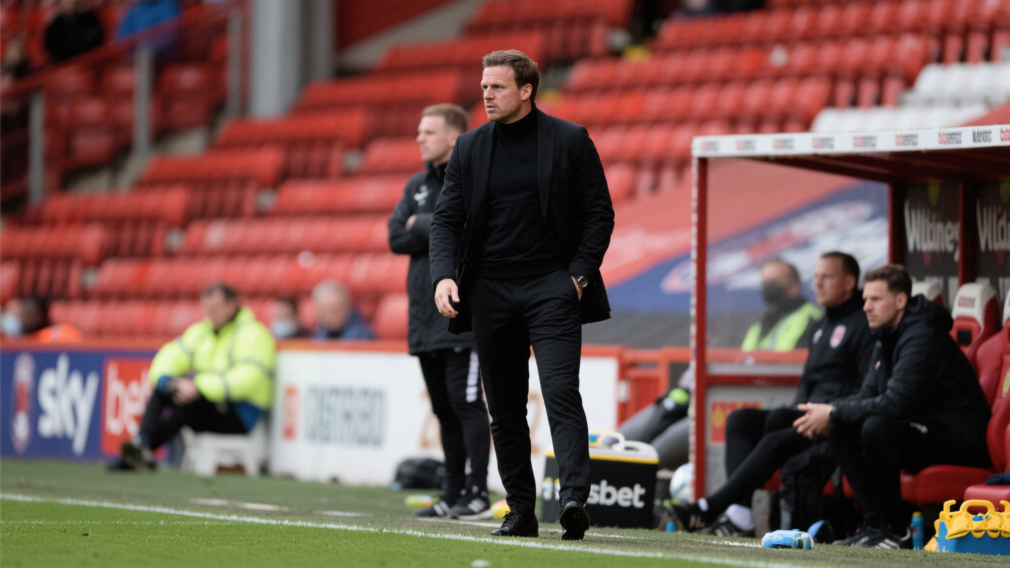 从教练席到机场岗位:斯旺西前主帅威廉姆斯另辟新路 从教练席到机场岗位:斯旺西前主帅威廉姆斯另辟新路